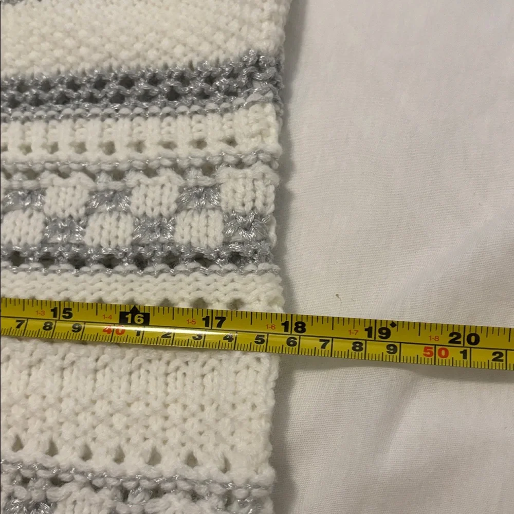 Laundry By Shelli Segal White and Silver fair isle Knit infinity neck Scarf NWT - Picture 5 of 11